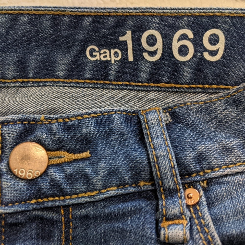EXCELLENT CONDITION GAP SHORTS